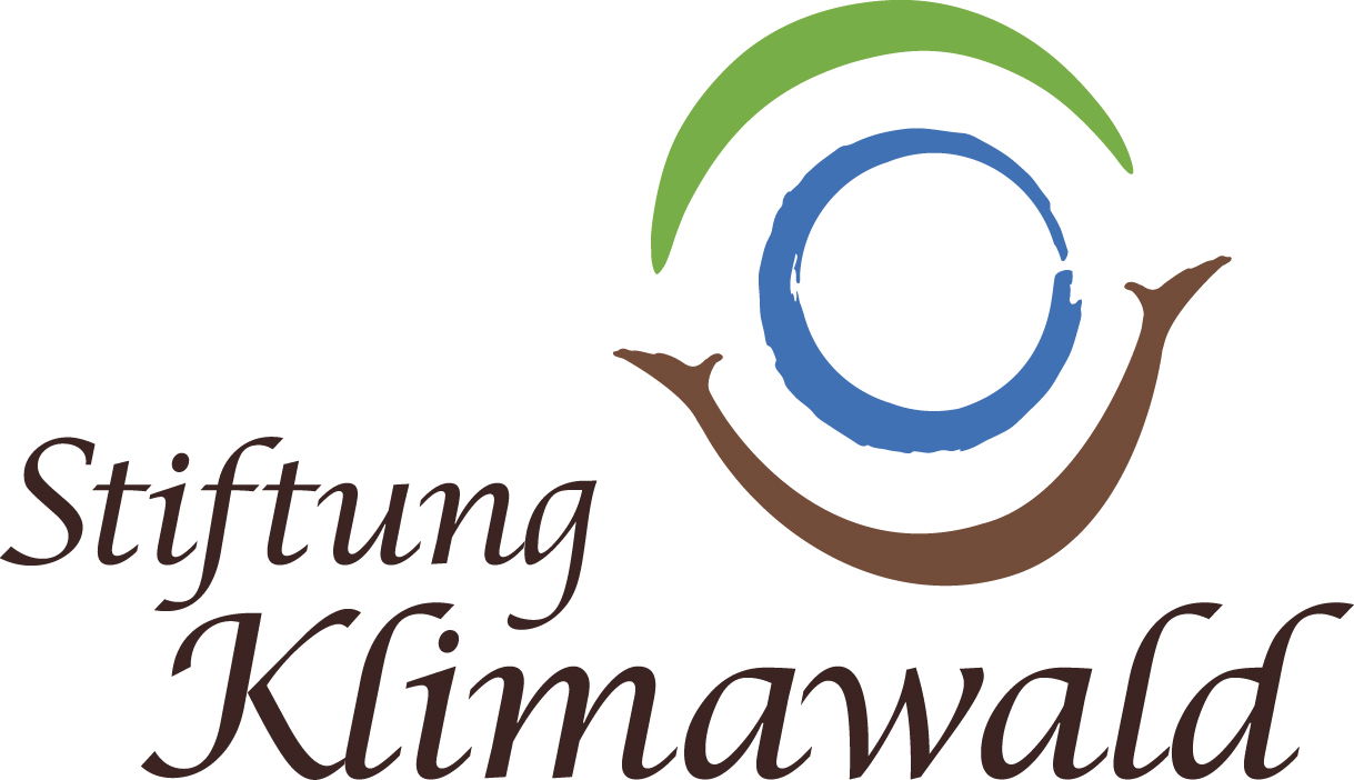 Auf einem weißen Hintergrund steht der Schriftzug Stiftung Klimawald.