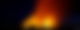 Ein großes Lagerfeuer brennt in der Nacht.