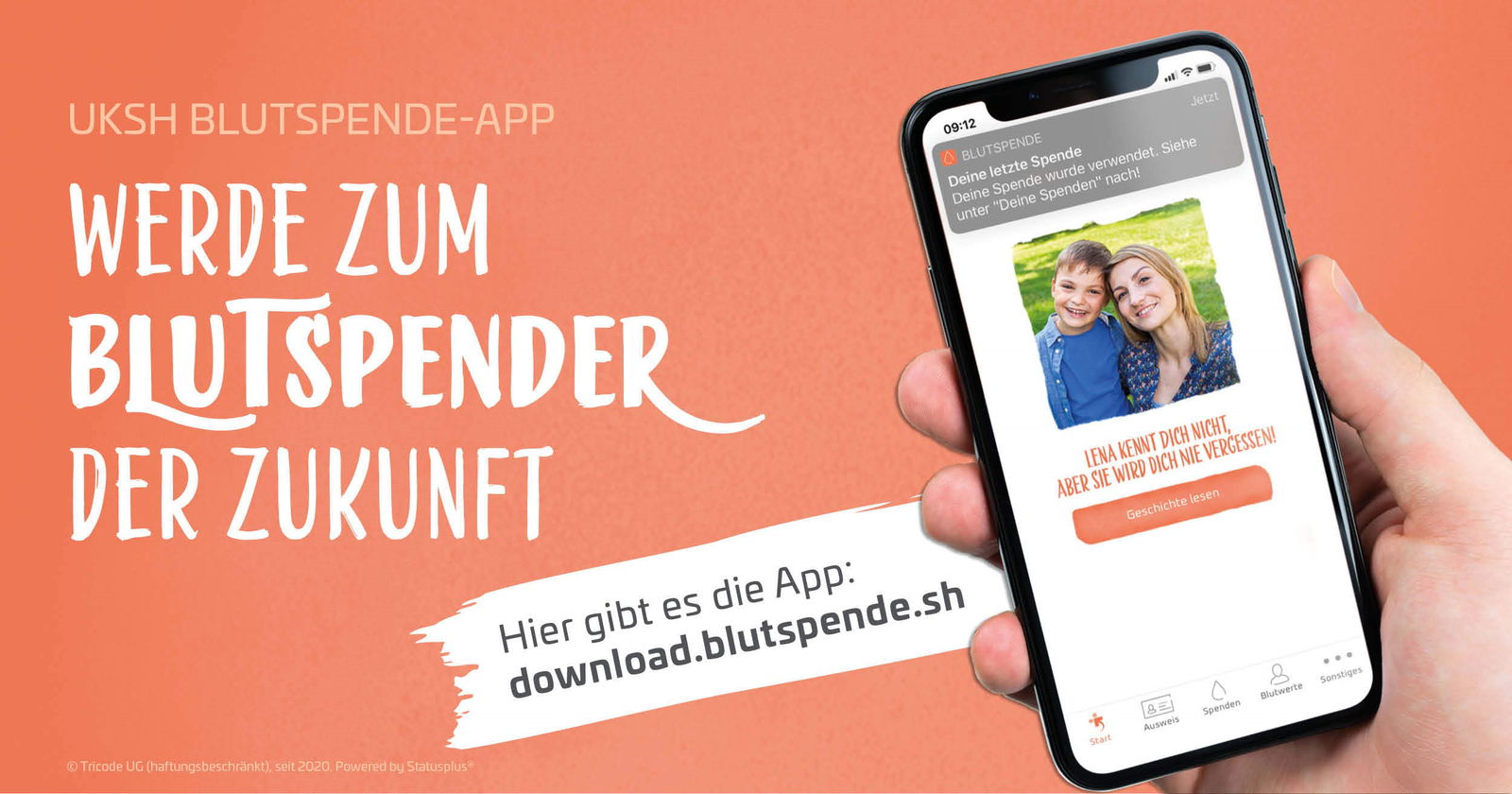 In weißer Schrift steht auf der rechten Bildseite und in Großbuchstaben "UKSH BLUTSPENDE-APP". Darunter steht "Werde zum Blutspender der Zukunft". Links hält eine Hand ein Handy fest, auf der eine App geöffnet ist.