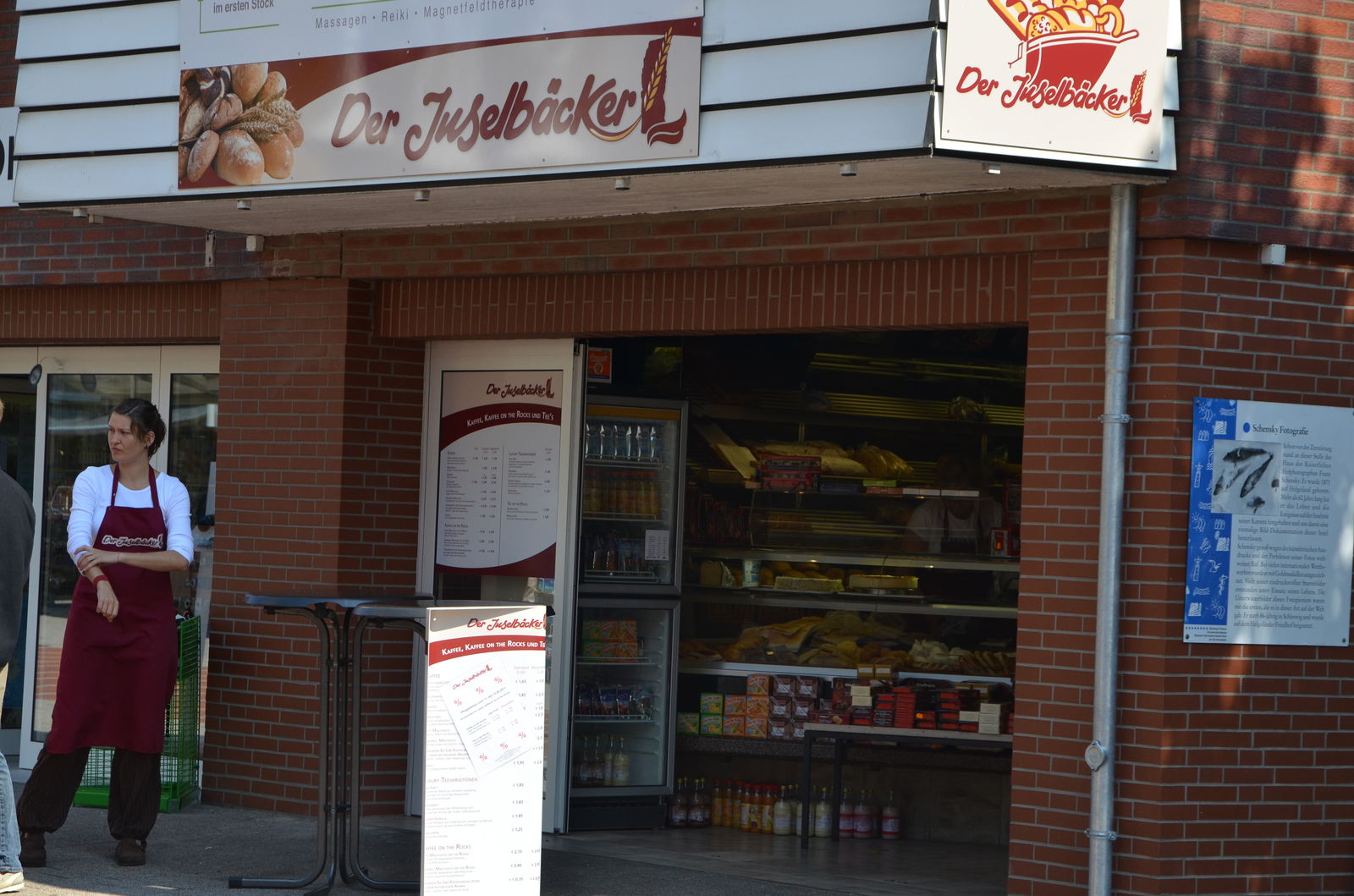 Ein geöffnetes Bäckereigeschäft auf der Insel Helgoland