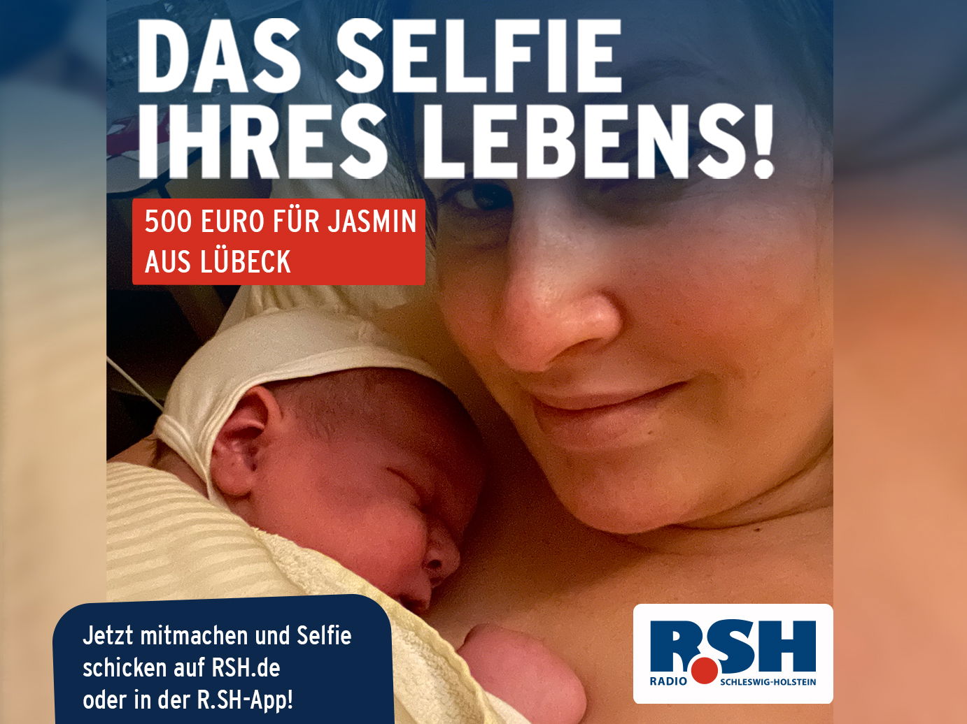 Eine Frau hat ein Neugeborenes auf ihrer Brust liegen