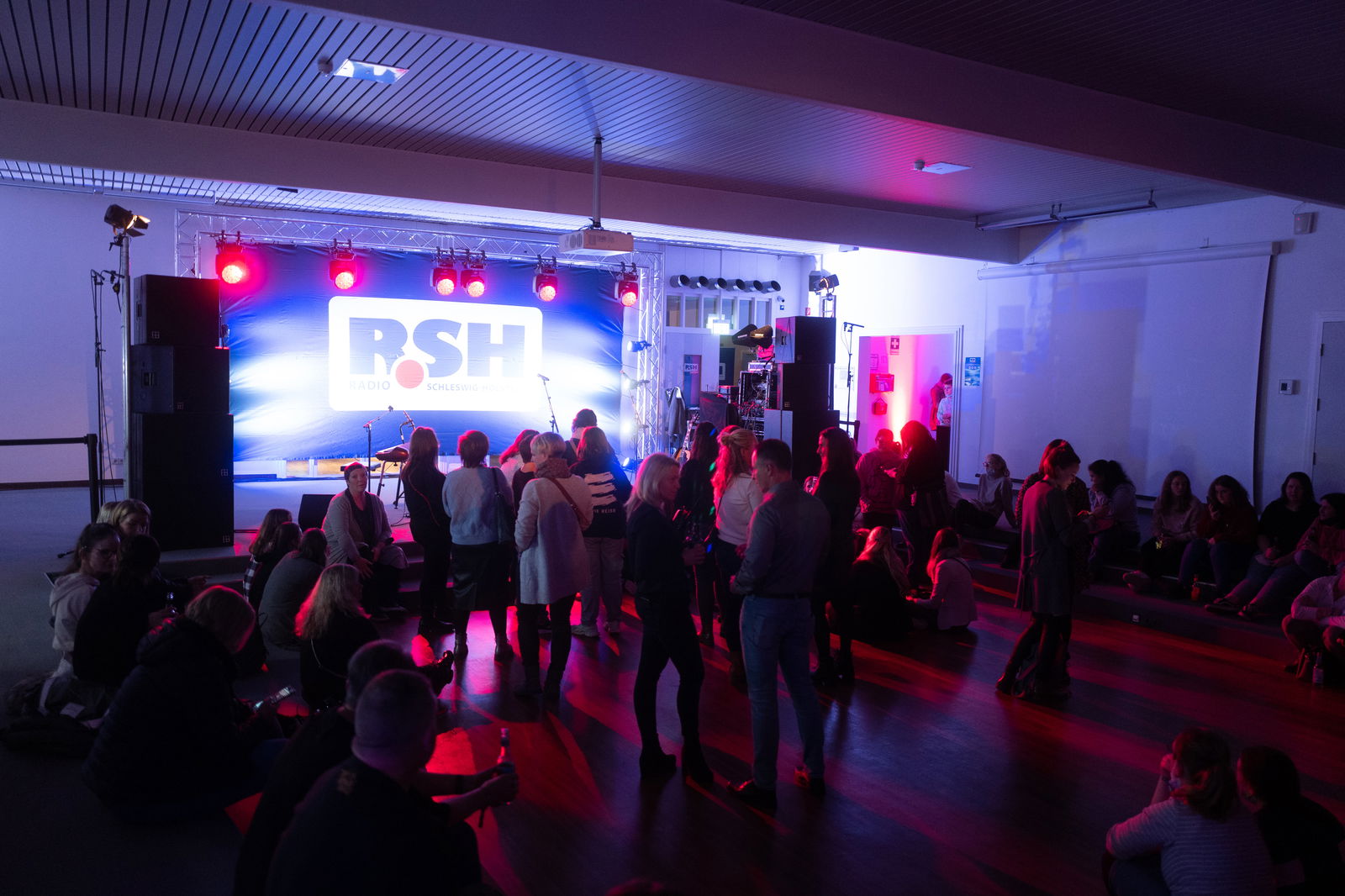 R.SH hautnah mit Max Giesinger.