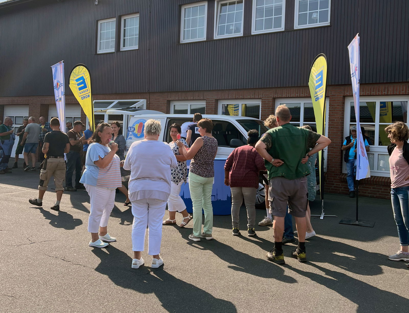 R.SH Eis-Alarm bei Rosen Kordes in Klein Offenseth-Sparrieshoop