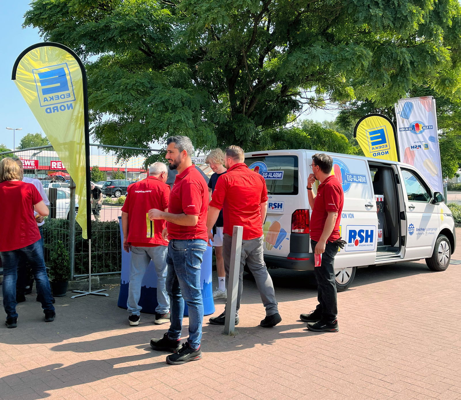 R.SH Eis-Alarm beim Hagebaumarkt in Uetersen
