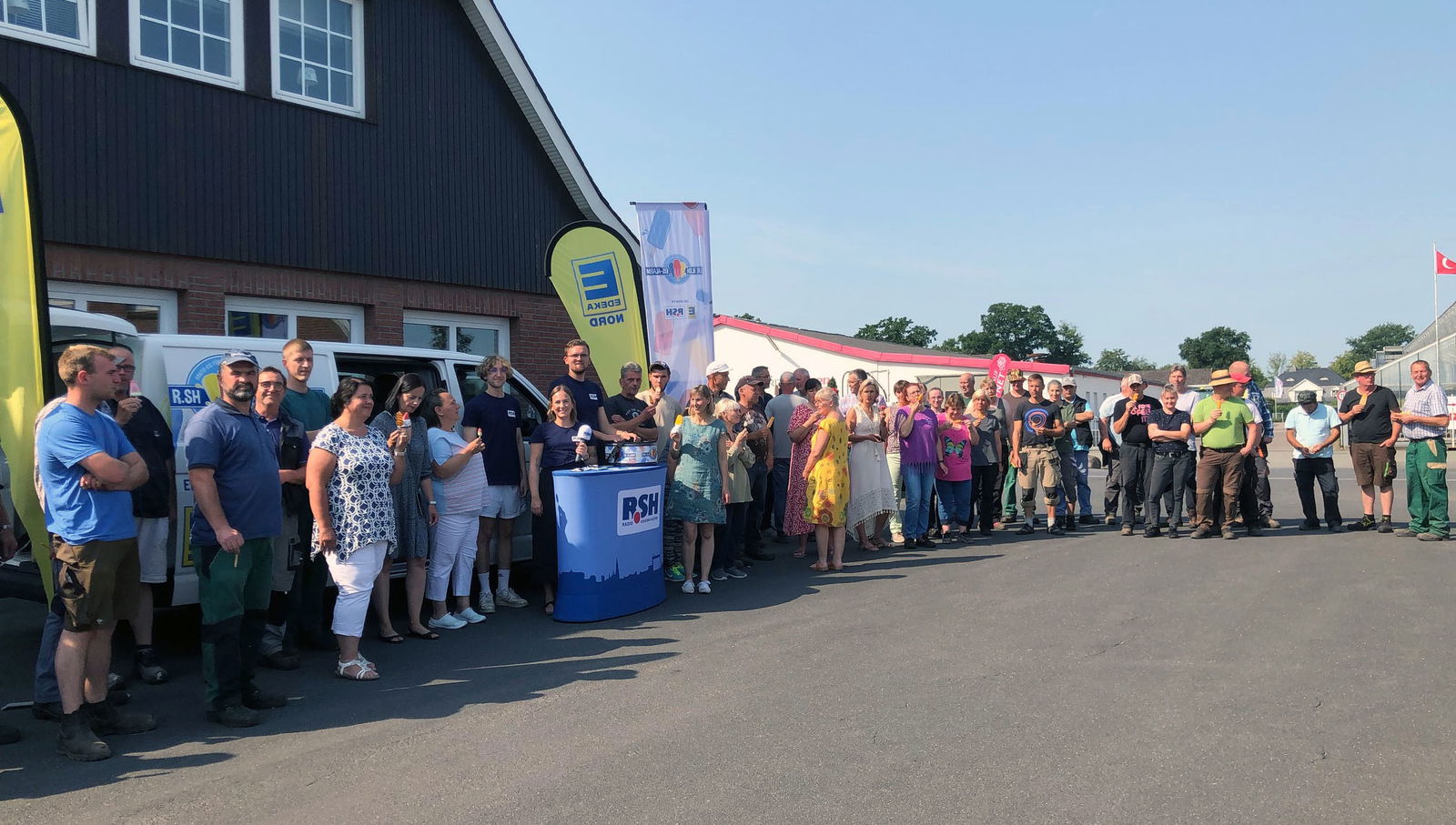 R.SH Eis-Alarm bei Rosen Kordes in Klein Offenseth-Sparrieshoop
