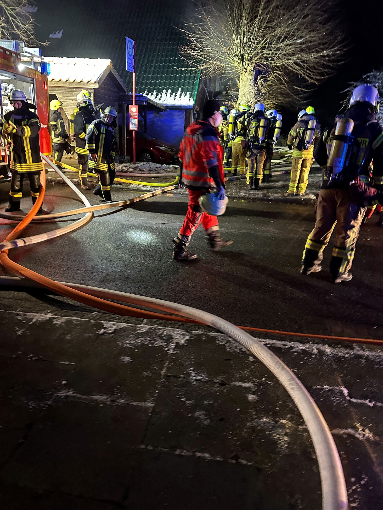 Einsatzkräfte der Feuerwehr.