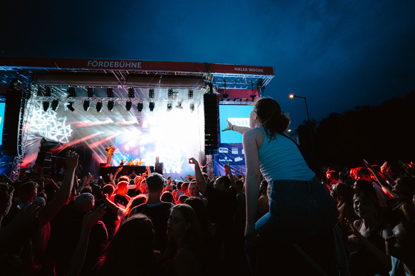 Die R.SH-Bühne und das Publikum davor