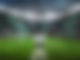 Fußball auf Rasenfläche im Stadion