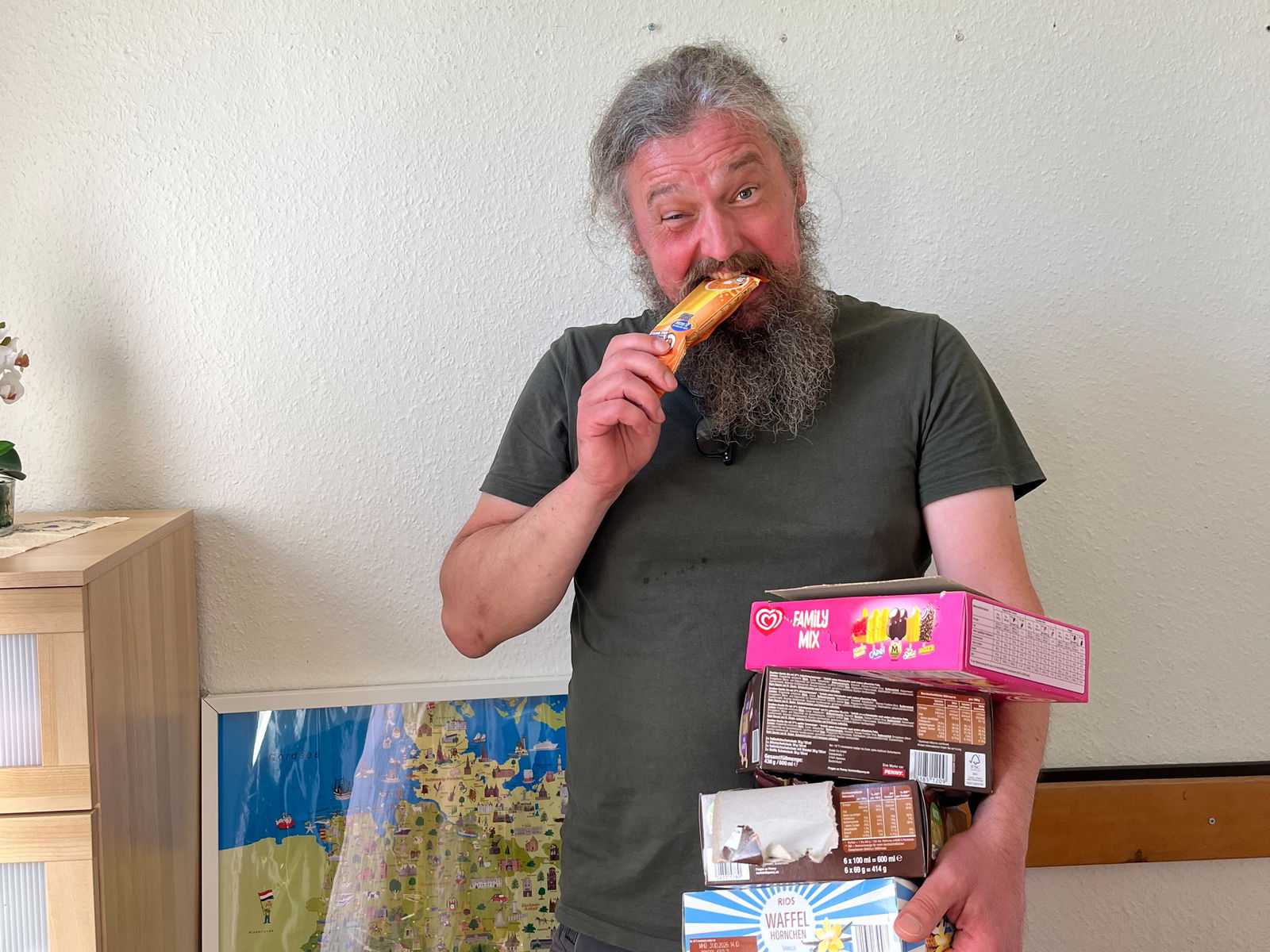 Bei der Hitze kann man schon mal die Verpackung vergessen.