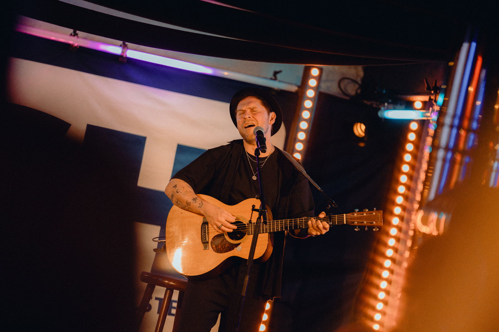 Johannes Oerding singt